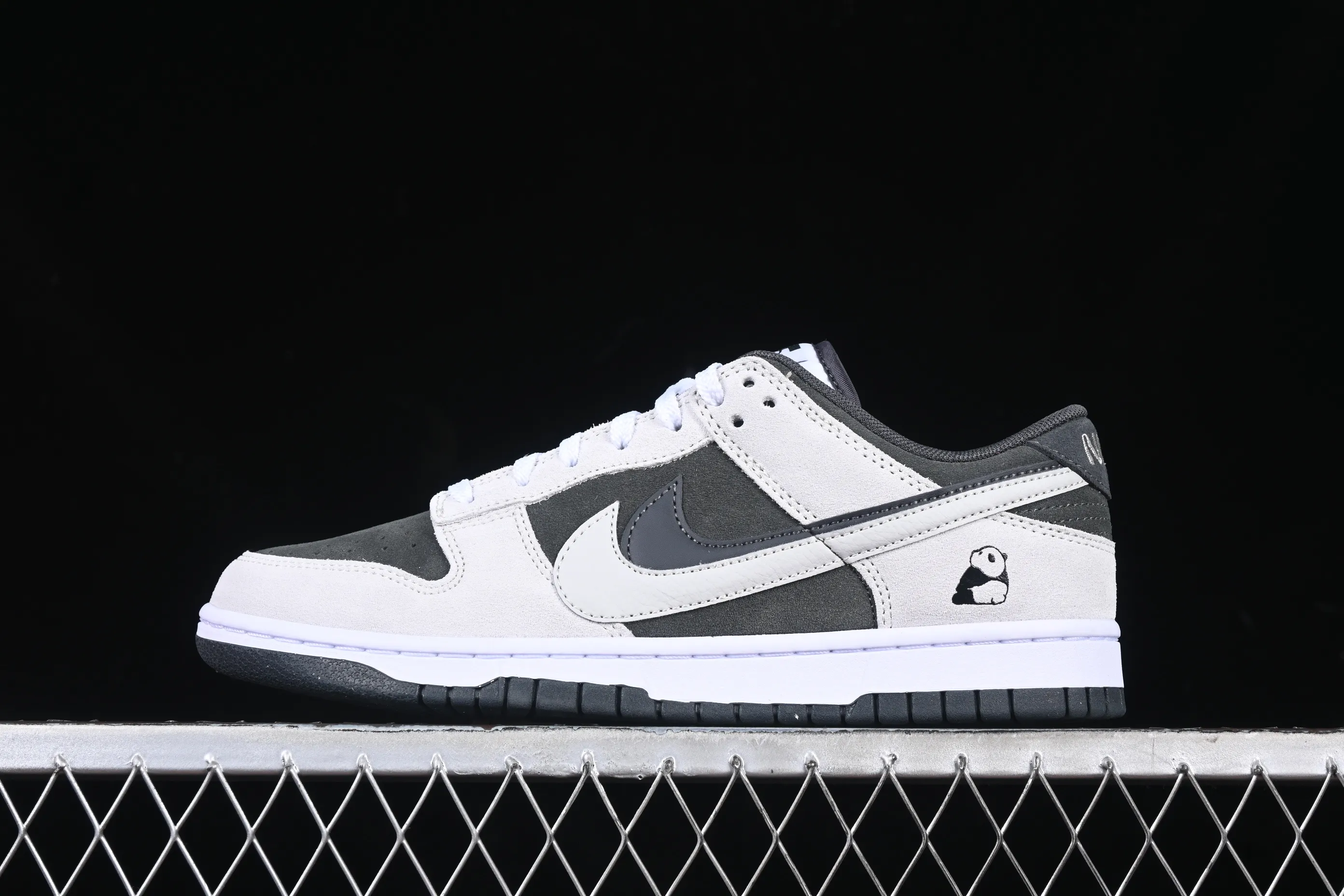 All categories Nk SB Dunk series Nk SB Dunk Low low-top sneakers Nk Dunk Low 85 double hook series White Gray Panda SB low-top sports and leisure sneakers HV1800-101